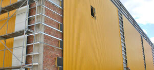 Монтаж фасадного профнастилу з підсистемою