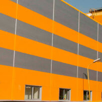 Монтаж фасадів із сендвіч-панелей